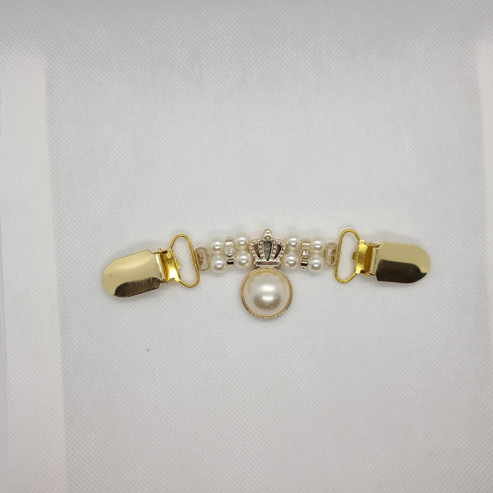 Woman catigan duck clips